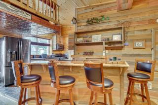 Steps to Marina and Beach Couples Cottage in Pepin - 9