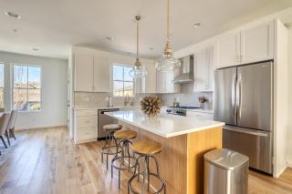Spacious Townhome Combination for the Whole Family - 6