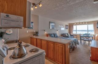 Top Floor Condo With Amazing Views Pool and Sauna - 9
