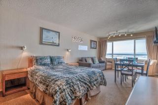 Top Floor Condo With Amazing Views Pool and Sauna - Lincoln City - 2