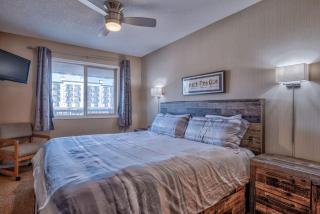 Top Floor Condo With Amazing Views Pool and Sauna - 7