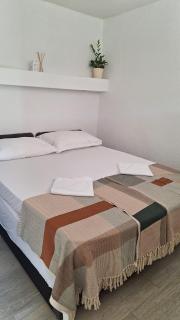 studio Trstenik with private parking space - 8