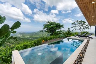 Mountainside Home with Modern Design Sweeping Ocean Views & Private Swimming Pool - Potrero - 0