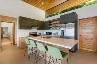 Mountainside Home with Modern Design Sweeping Ocean Views & Private Swimming Pool - Potrero - 1