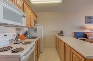 Steps to the Sand Ground Floor Beachfront Condo - Sleeps 4 Pool and Sauna - Lincoln City - 8