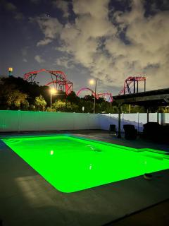 Busch Gardens Deluxe Edition w/heatedpool - 1