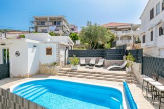 Family friendly house with a swimming pool Okrug Gornji, Ciovo - 24460 - 3