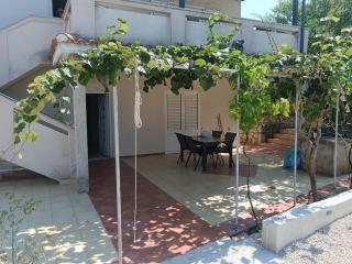 Apartments with parking spaces Lun, Pag - 24796 - 2