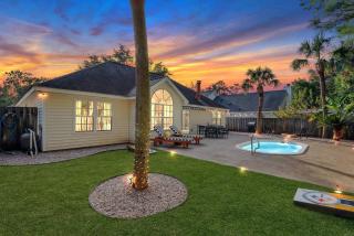 ✨ Beautiful 3 Bedroom Home with Pool + Game Room + Fire Pit ✨ - 8