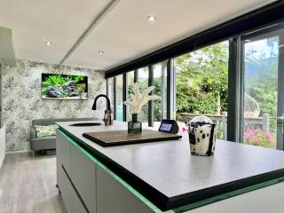 3 bedroom luxury house - Quiet & Central with free parking - 2