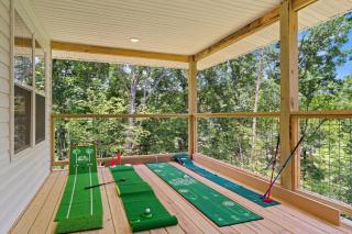 Upscale Stay Just 15 Mins from Premier Attractions - 1