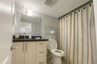 Cozy 3BR Caledon Basement Suite with Private Entrance, Outdoor Basketball Court, Parking, Full Kitchen, WiFi, 5 Mins to Brampton, Family Friendly, Near Trails and Parks! - Caledon - 6