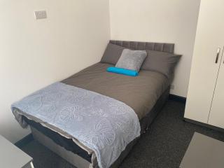 Rossy Guest House - Stoke on Trent - 3