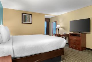 Best Western Plus Traverse City - Traverse City - 7
