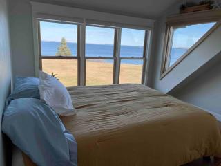 Lamoine Beach House - 8