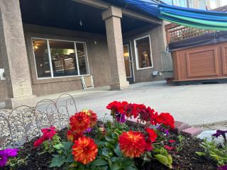 Furnished Walkout Big Basement with 2 Bed and 1 Bath - Calgary - 5