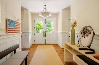 Luxurious 7Bedroom Retreat with Pool East Hamptons - East Hampton - 2
