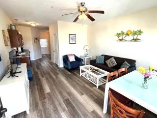 Spectacular 2-BR Cottage, 2 Blocks To Beach, Free Parking and Pool - Myrtle Beach - 8