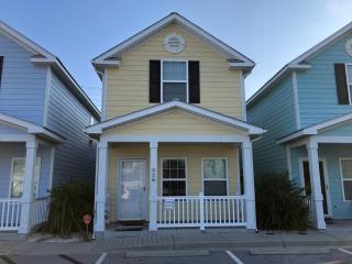 Spectacular 2-BR Cottage, 2 Blocks To Beach, Free Parking and Pool - Myrtle Beach - 9