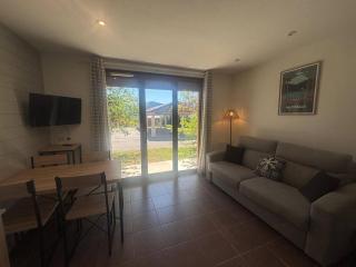 Charmant 2 pièces avec parking dans résidence paisible - FR-1-593-137 - 5