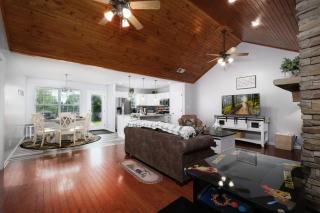 Sweet Pea Cottage Updated furnishings arcade game HOA Community Outdoor Pool - Pigeon Forge - 4