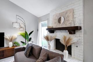 Near Sea World Hot Tub Swing Set BBQ Yard Games - 3