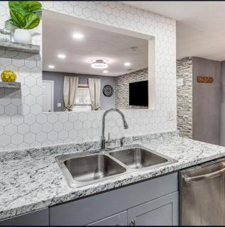 Stunning, Pet-friendly Home in Savannah - Savannah - 7