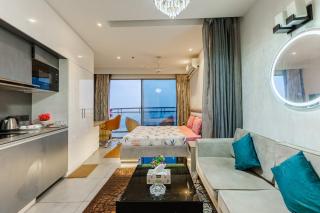 Cloud stays 36th floor - Noida - 7