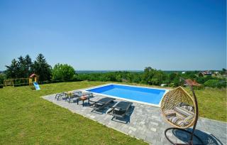Modern Home With Pool And View - 0