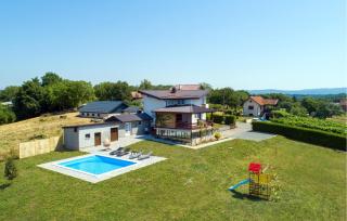 Modern Home With Pool And View - 9