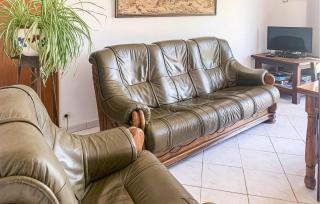 Gorgeous Home In Gueschart With Kitchen - 8