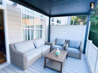 The Stallion #104 - Brand New Modern Spacious Loft with Patio - Walkable to attractions - 6