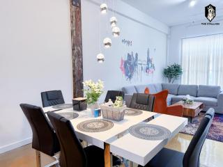 The Stallion #104 - Brand New Modern Spacious Loft with Patio - Walkable to attractions - 5