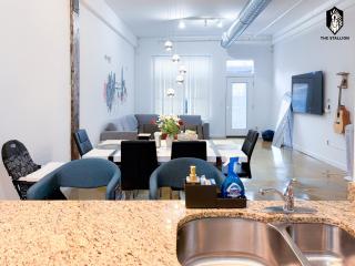 The Stallion #104 - Brand New Modern Spacious Loft with Patio - Walkable to attractions - 2