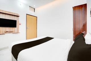 Super HOTEL O SAMRAT INN - 1