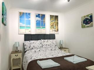 Roland Cottage - 1