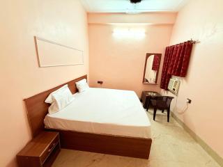 Hotel Bala Ji Dharamshala Ayodhya - 1