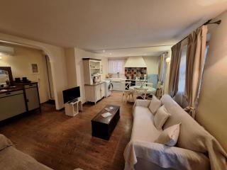 Leone Old Town Apartment - 3