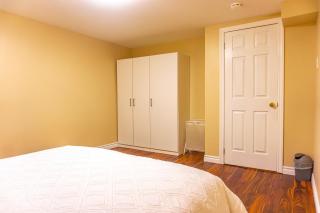 Bright & Spacious 2BR & Parking Near TTC & Shops - Toronto - 3
