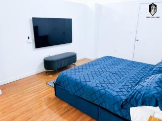The Stallion #204 - Modern Spacious 1BD Loft - Close to Attractions - 1