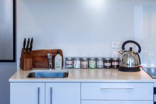 Central 1BR, Car Park, Lift Access and Extra Bed - 1