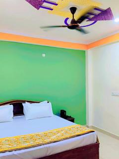Hotel Shree Radha Rani Palace Near Ramjanambhoomi & Railway Station - Restaurant And Parking Facilities - A Boutique Hotel - Ayodhya - 1