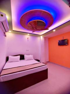 Hotel Shree Radha Rani Palace Near Ramjanambhoomi & Railway Station - Restaurant And Parking Facilities - A Boutique Hotel - Ayodhya - 2