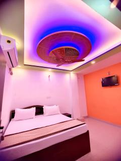 Hotel Shree Radha Rani Palace Near Ramjanambhoomi & Railway Station - Restaurant And Parking Facilities - A Boutique Hotel - Ayodhya - 0