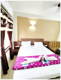 Hotel The UK Premium Palace Near Marine Drive Road & Sea Beach - Free Wi-Fi- Parking & Lift Facilities - All Room Spacious and Fully Air Conditioned Rooms With Attached Balcony - Best Hotel IN Puri - Puri - 4