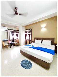 Hotel The UK Premium Palace Near Marine Drive Road & Sea Beach - Free Wi-Fi- Parking & Lift Facilities - All Room Spacious and Fully Air Conditioned Rooms With Attached Balcony - Best Hotel IN Puri - Puri - 3