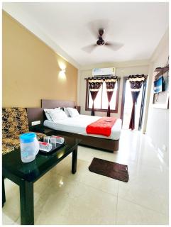 Hotel The UK Premium Palace Near Marine Drive Road & Sea Beach - Free Wi-Fi- Parking & Lift Facilities - All Room Spacious and Fully Air Conditioned Rooms With Attached Balcony - Best Hotel IN Puri - Puri - 8