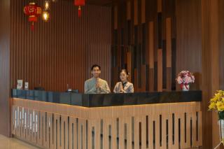 Front One Hotel Gombong - 5