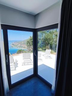 Holiday House "M" Omiš - Newly renovated house with swimming pool, 3 rooms, gym, large terrace with amazing view on town and 6 parkplaces - Omiš - 8