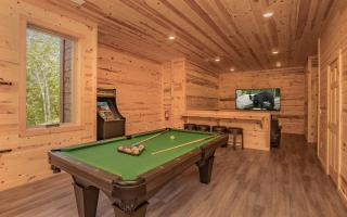 The Refined Raccoon Retreat - Sevierville - 2